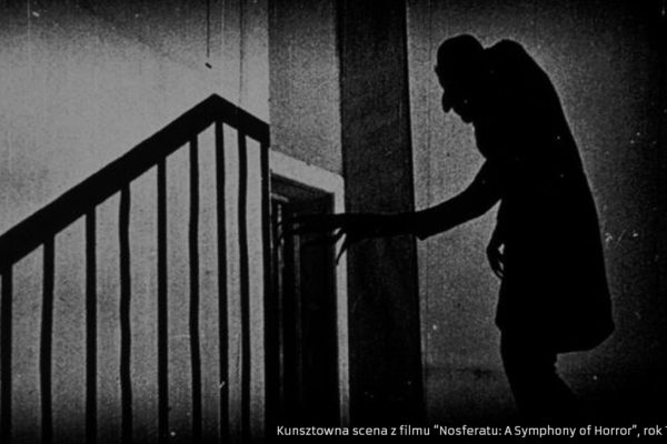 Kunsztowna scena z filmu “Nosferatu: A Symphony of Horror”, rok 1922